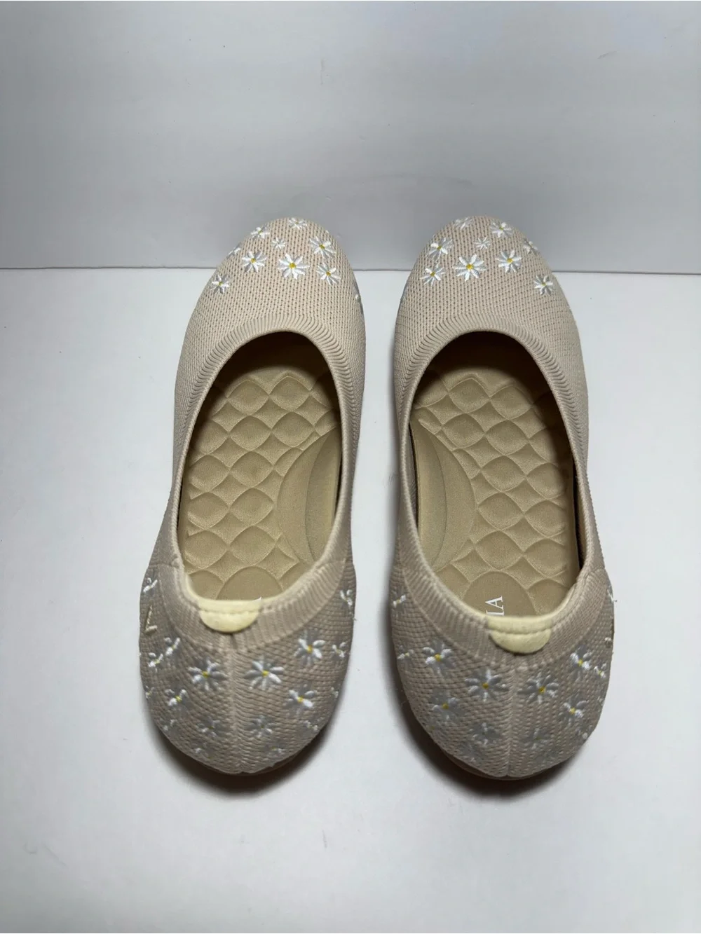 Vivaia Claire Daisy Round Flexible Comfort Old Money Knit Breathable Flats Sz 8